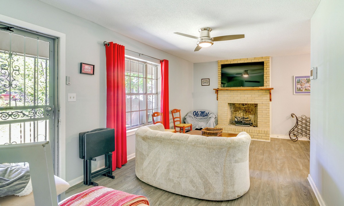 Oxford Cottage | Ole Miss Spirit Lives 2 Mi From Campus