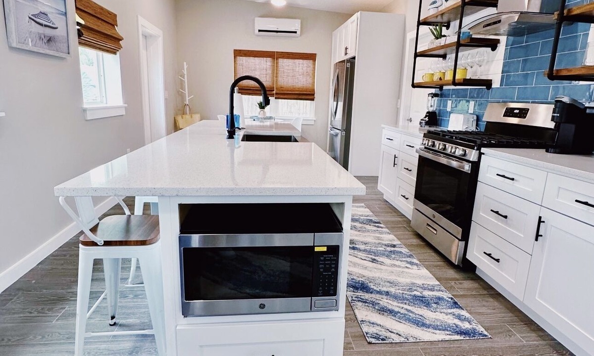 Boardwalk Cottage | Gorgeous Cottage Walking Distance to the Beach