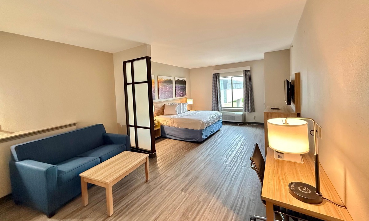 Clodine Hotel | Days Inn & Suites by Wyndham Houston/West Energy Corridor