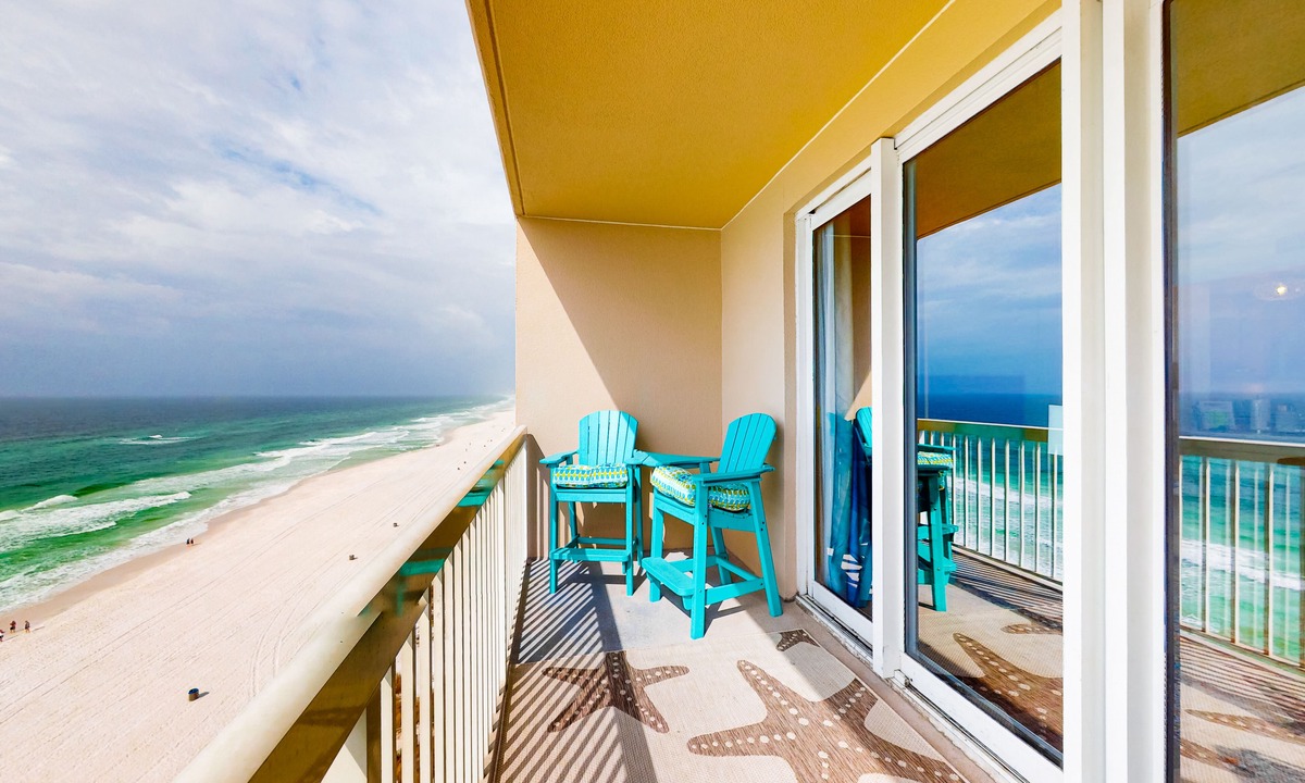 Biltmore Beach Condo | Colorful, waterfront condo with pools, gym, & beach access