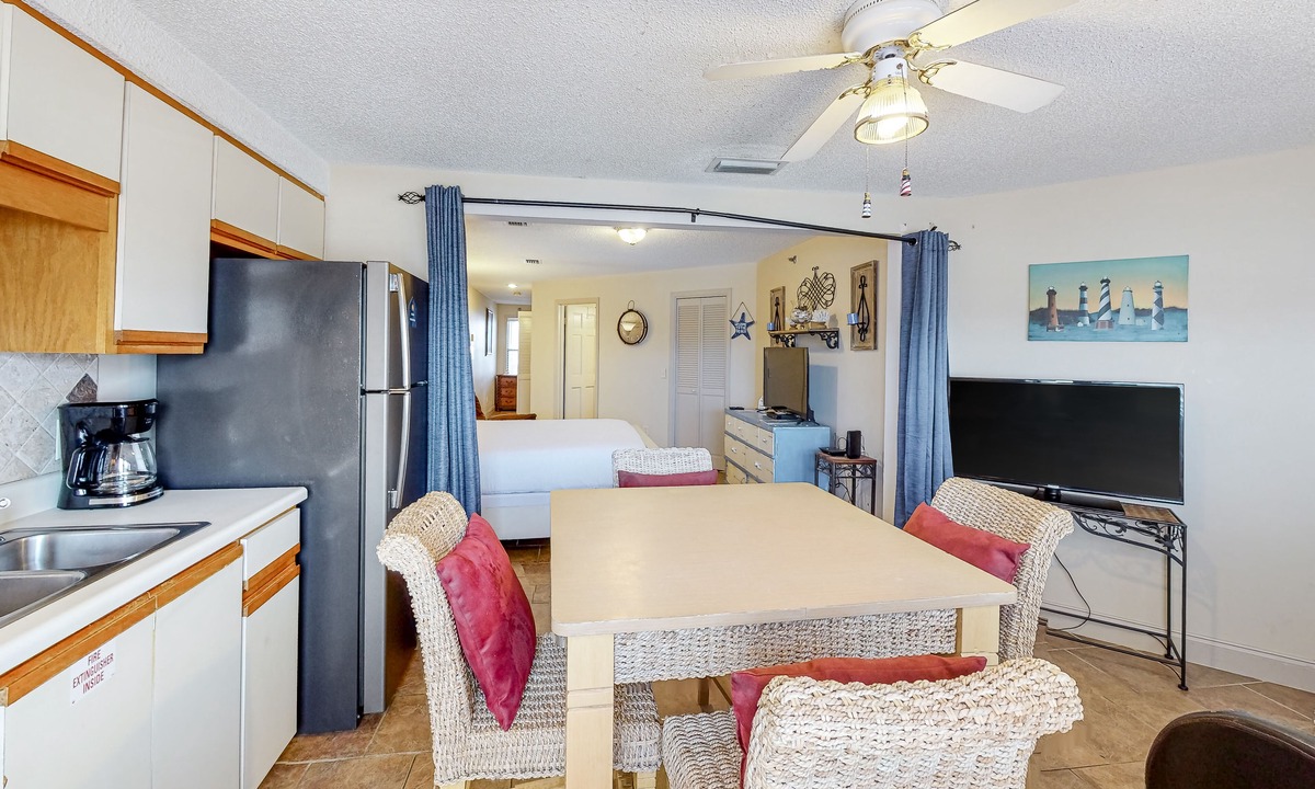 Gulf Lagoon Beach Apartment | Cozy studio with resort pool & boat dock on the Grand Lagoon