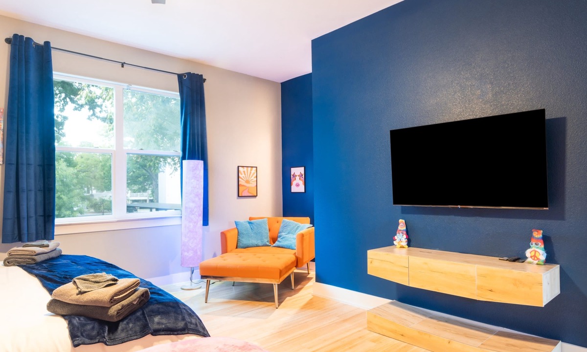 Govalle Cottage | Upstay Entertainment Hub w Games & Outdoor Firepit