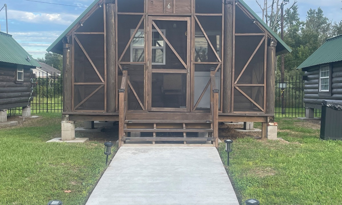 Crown Point Cabin | Cozy cabin in wonderful Marrero with WiFi, AC Cabin 6
