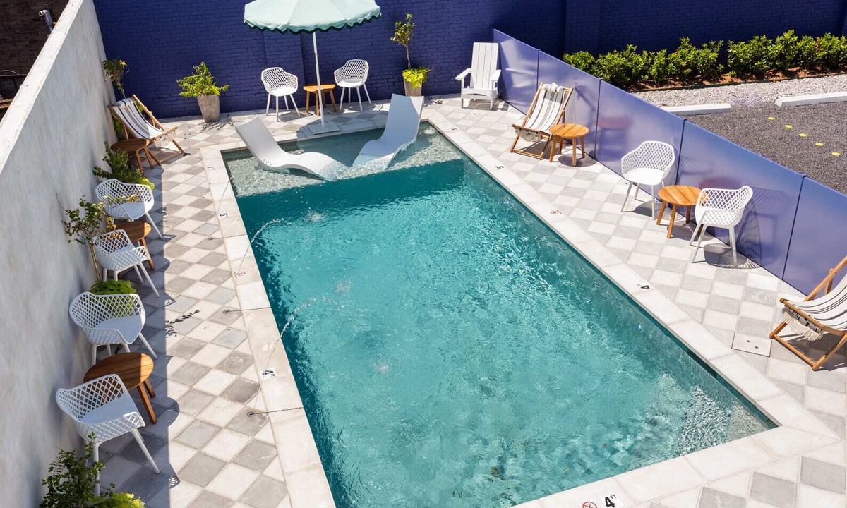 Mid-City District Apartment | Room with King Bed, Pool and Gated Parking