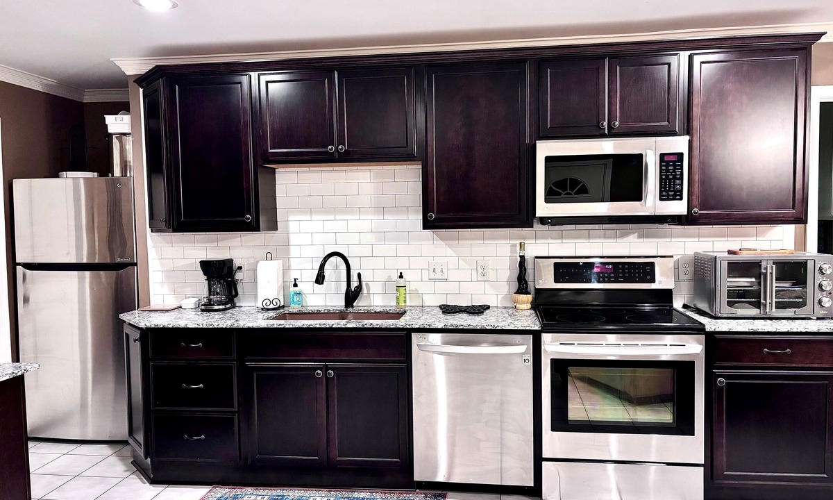 Milton House | Sunflower Suite Guesthouse w/Private Patio Hangout