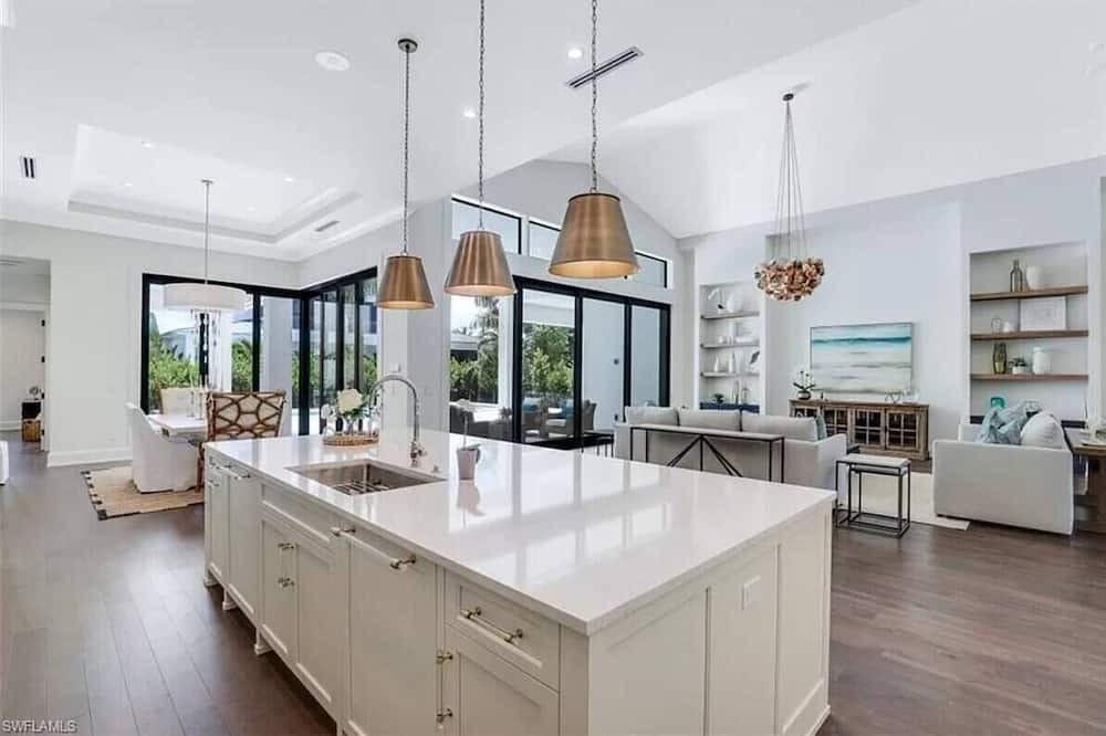 Moorings House | New Moorings Rental w/4BR, 4.5 Bath, Den & Pool