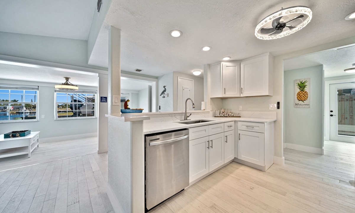 Matlacha House | Blue Lagoon: Weekly Bookings Available in Charming Matlacha, FL community!