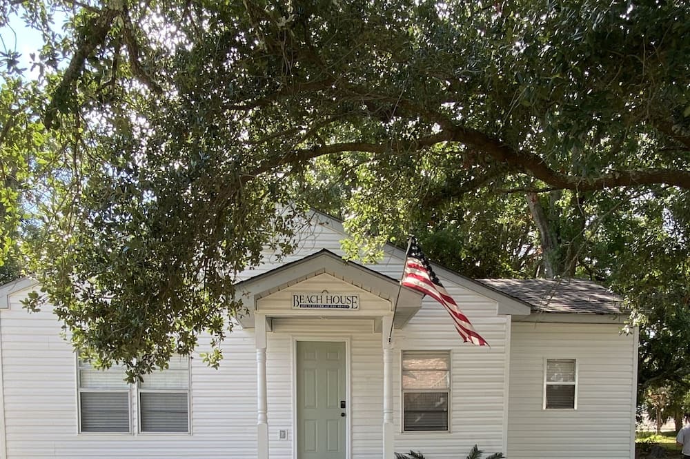 Mississippi City House | Charming cottage near beach!