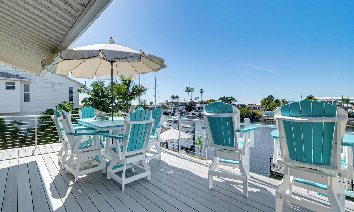 Spring Hill Cottage | Private Pool & Dock: Old Florida Waterfront Home