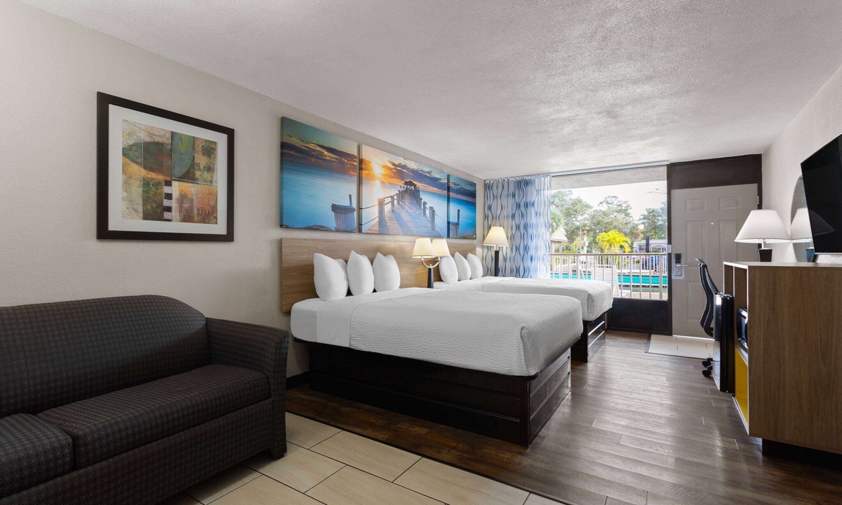 United Central Hotel | Days Inn by Wyndham St. Petersburg Central