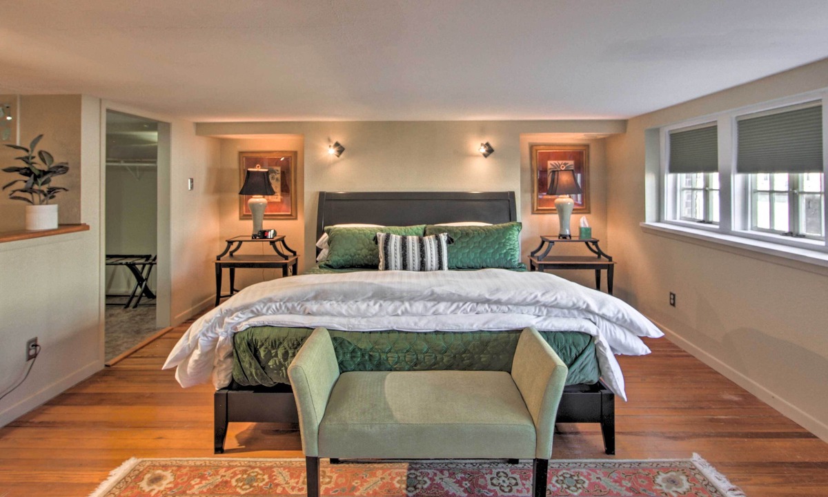 Marshall Apartment | Updated Apartment in Historic Dtwn Marshall!