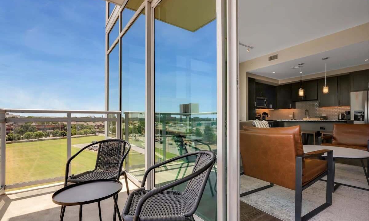 North Dallas Apartment | The Preston Beauty I Premium 2BR in Dallas