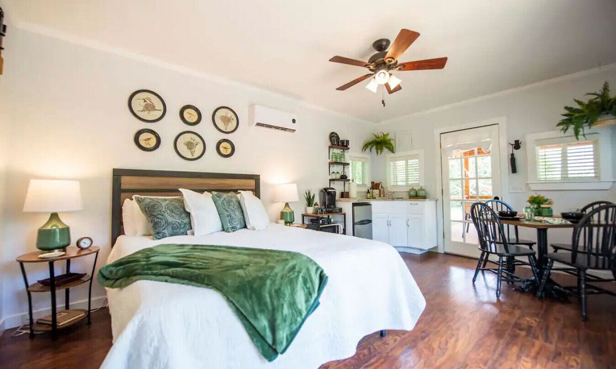 Waco House | The Nest - Cozy Cottage Near Baylor and Magnolia