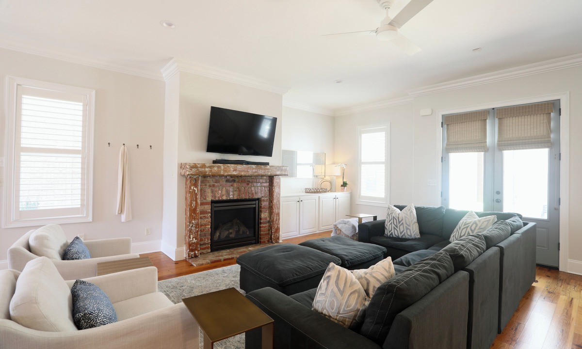 Oxford House | Charming Oxford Townhome - Minutes to Ole Miss and The Square! Sleeps 1-10
