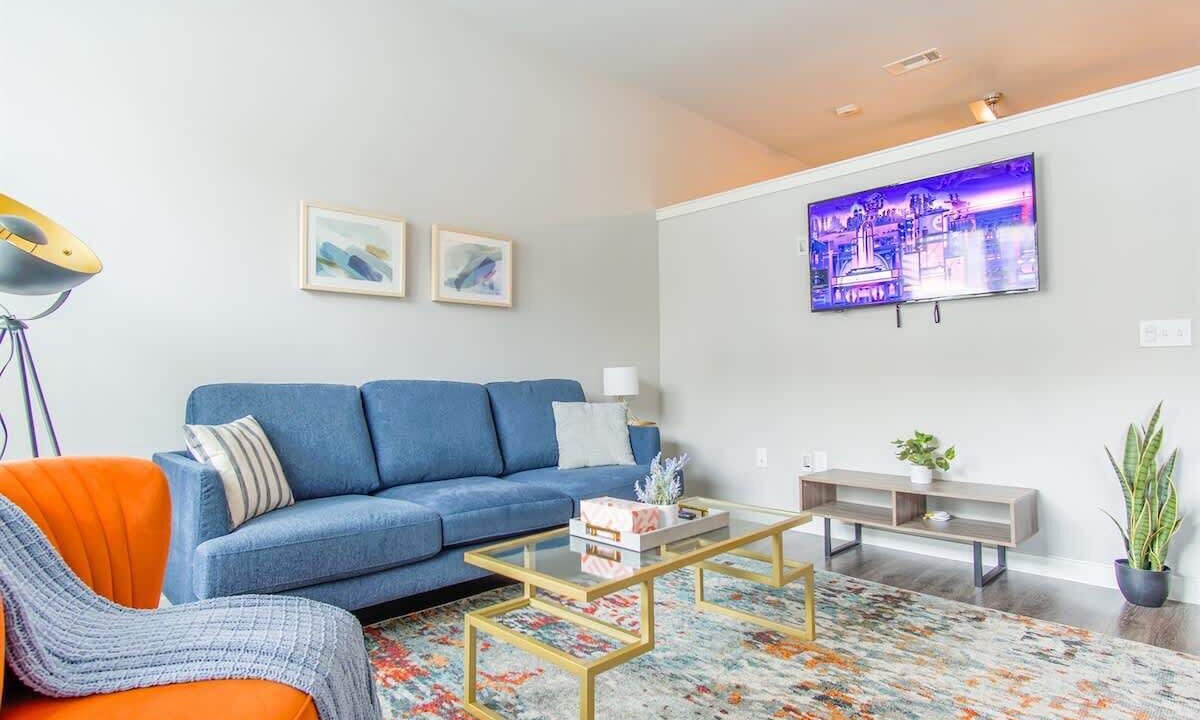 McKinney Apartment | Boulevard Stays Pool Gym Parking 1BR King Suite A