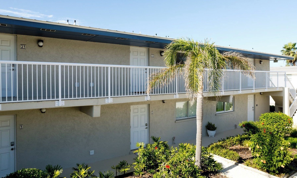 Ilexhurst Condo | Island Beach Club 22 - Anna Maria Island - Condo 2 Bedroom/1 Bath gulf front , maximum occupancy of 4 people.