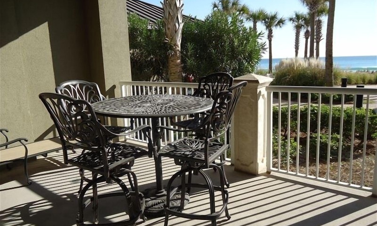 Panama City Beach Condo | BEACHFRONT GRAND PANAMA, 1st FLR DIRECT TO BEACH, PET-FRIENDLY. NEXT TO TIKI BAR