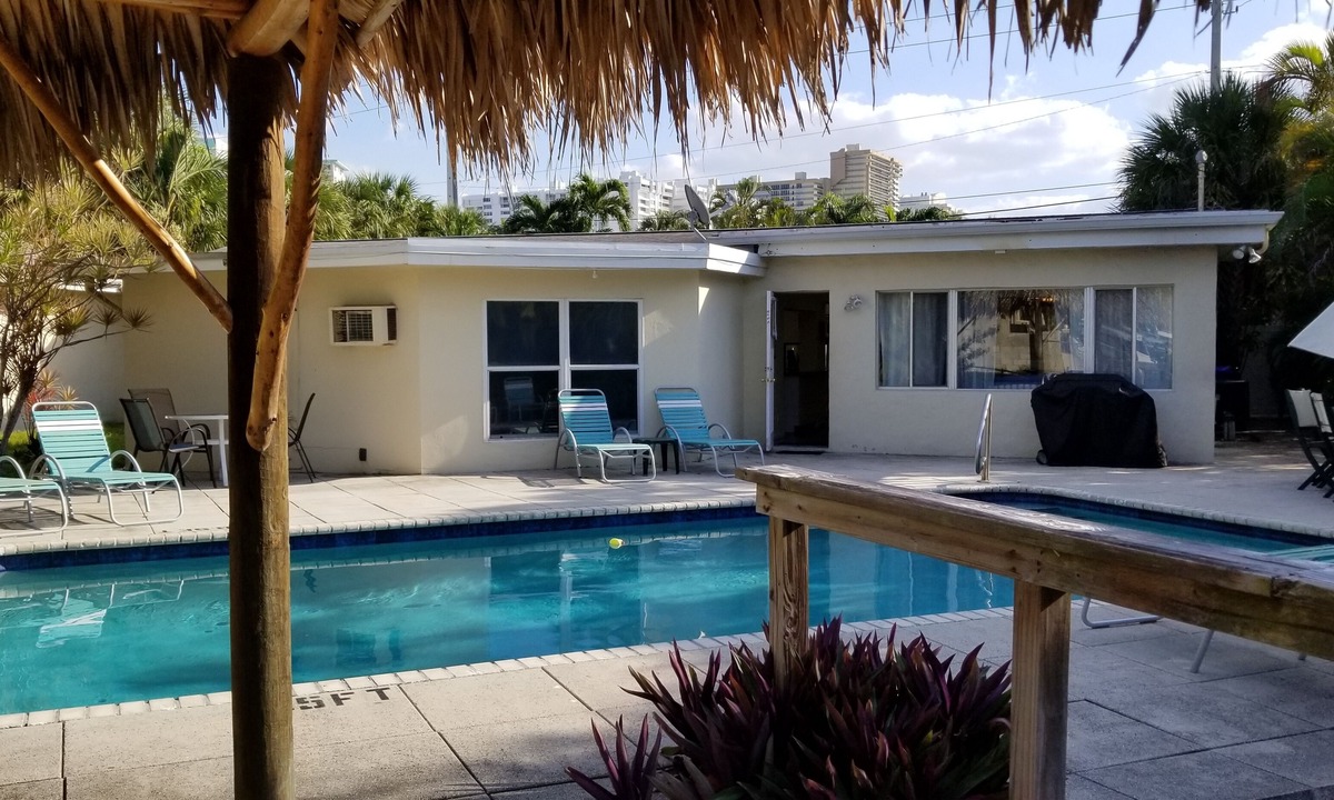 East Fort Lauderdale Apartment | Waterfront Cottage, pool, walking to the Beach and Lauderdale by the Sea Center