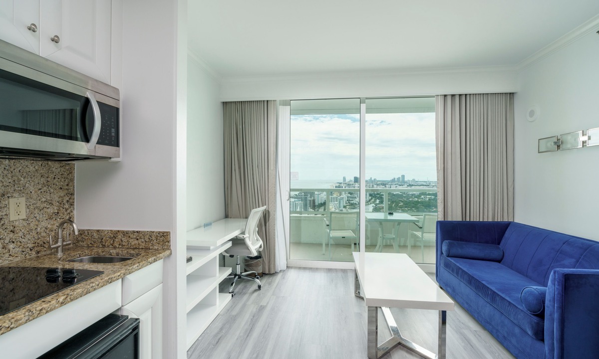 Mid Beach Apartment | FONTAINEBLEAU HOTEL 4 BEDROOM/6 BATHROOM 36TH FLOOR (4 unit suite)