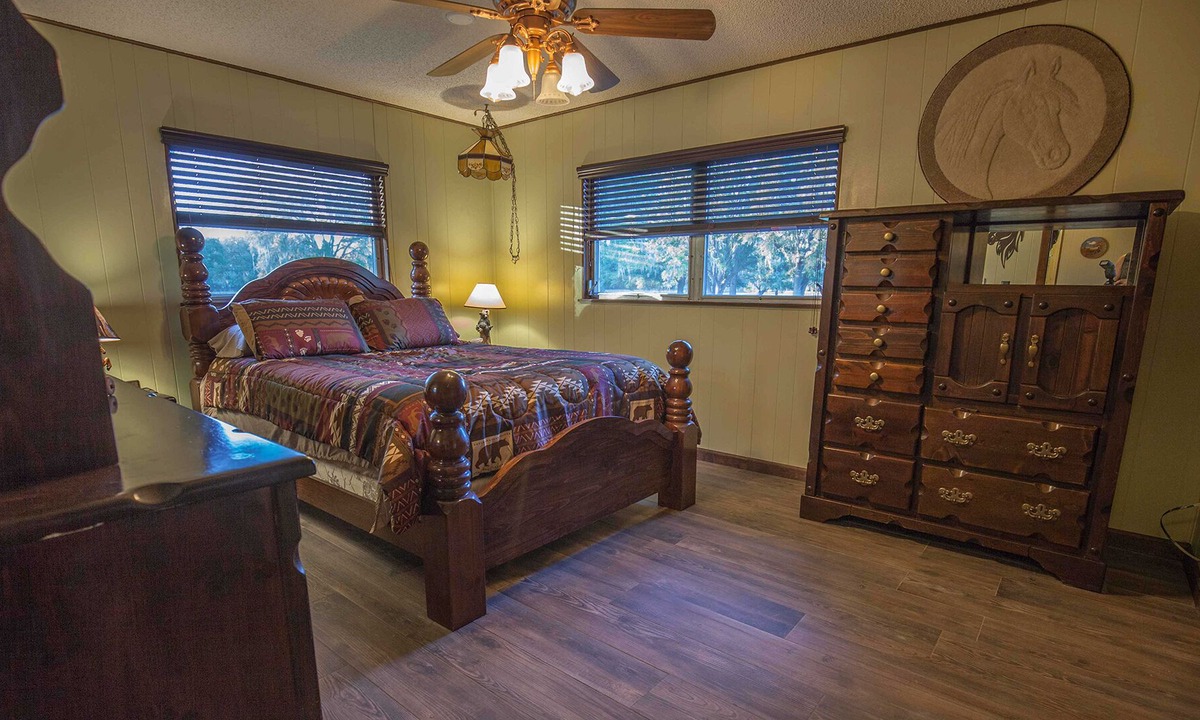 Brooksville House | Private 1.5 Acre Fenced Dog Haven: Near Croom/ATV Trails, Golf, and Disc Golf!