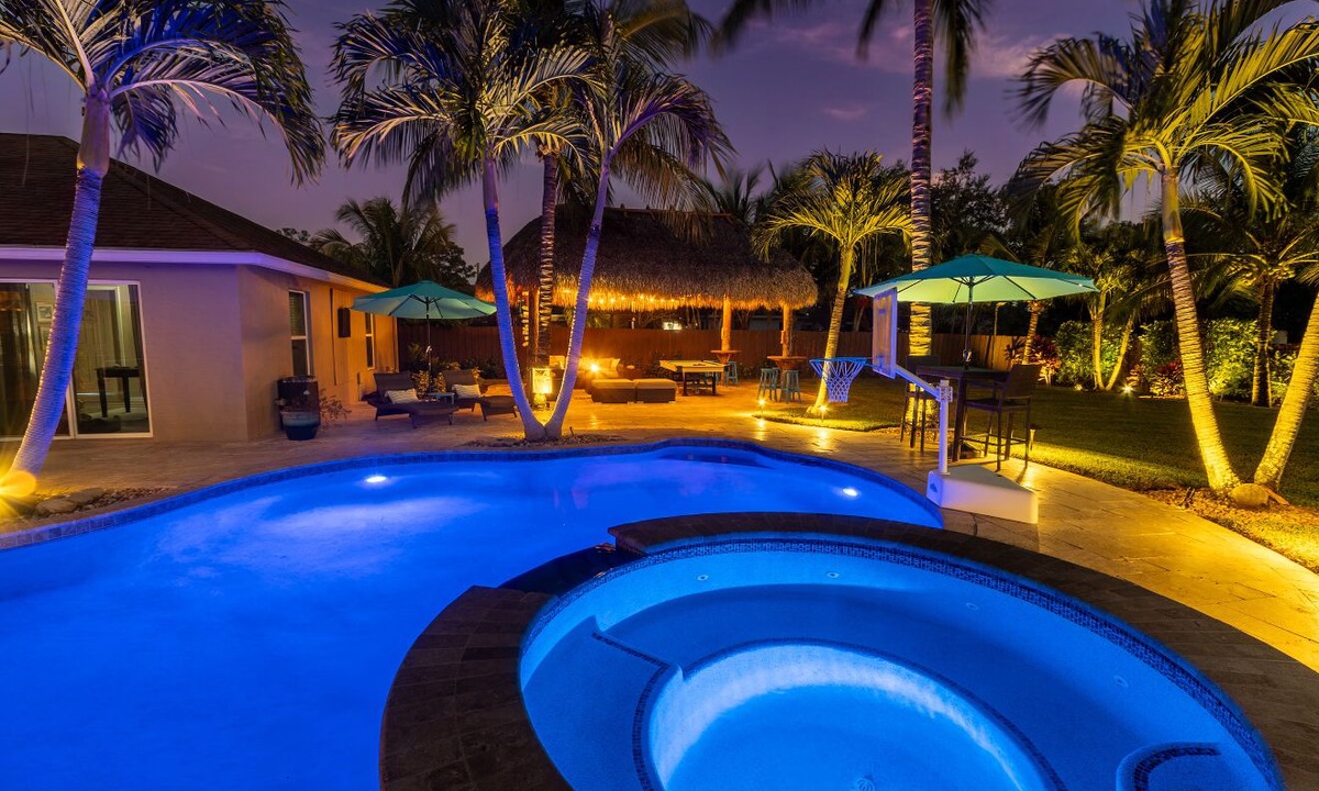 Port Saint Lucie House | The Grande Oasis: Tiki-Hut; Pool & Hot Tub; Summer Kitchen; Perfectly Maintained