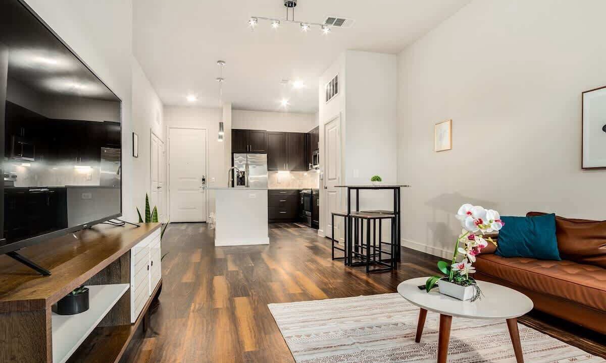 Richardson Apartment | Boulevard Stays - Spring Creek