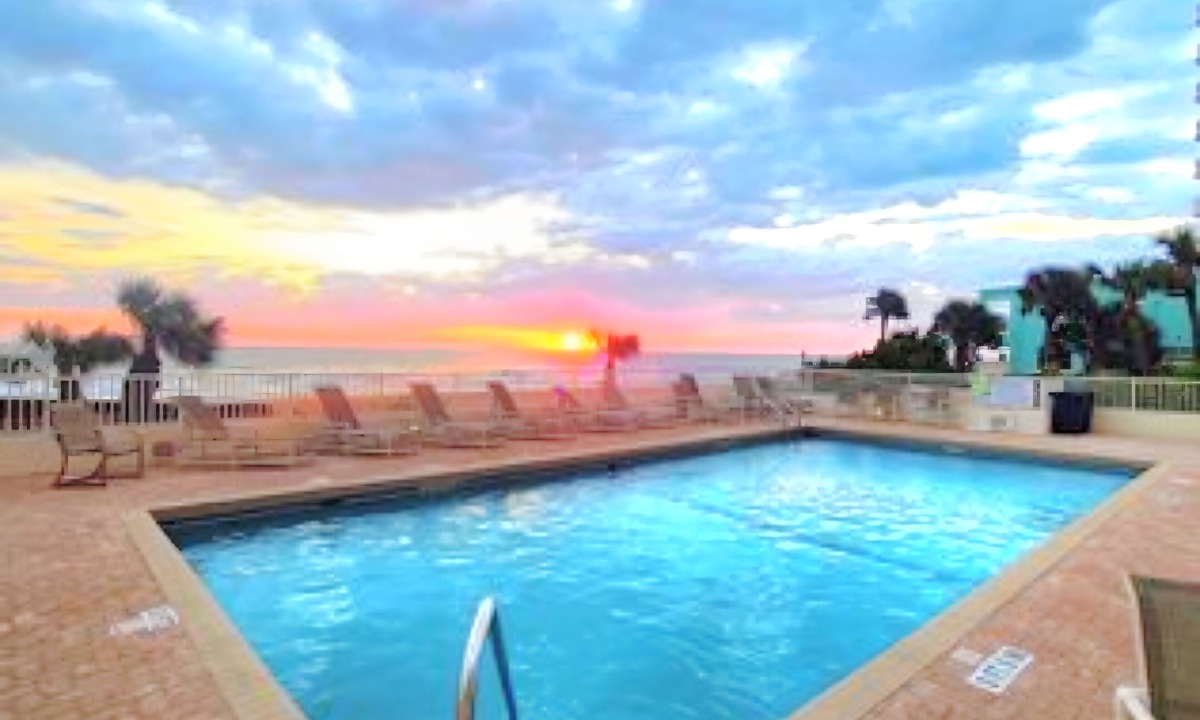Seawinds Condo Condo | Direct Oceanfront 2-bedroom condo with pool, washer & dryer in Ormond Beach