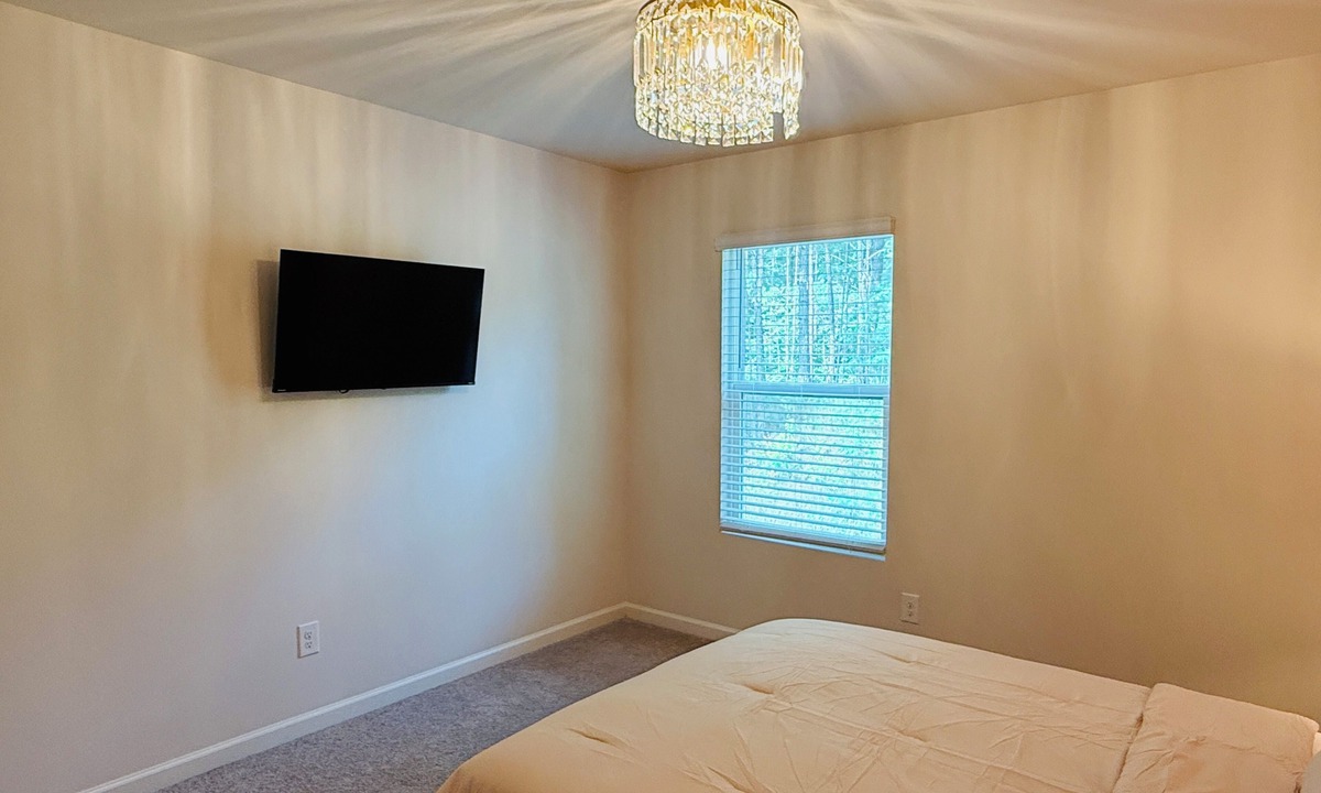 Fairburn House | Family Friendly and Group Stay 4BR Home, Sleeps 8 Near ATL Airport