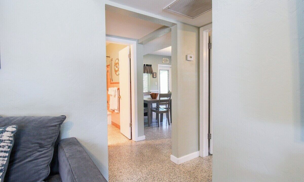Golden Beach Condo | 1BR Venice home with private beach access - Golden Beach Haven
