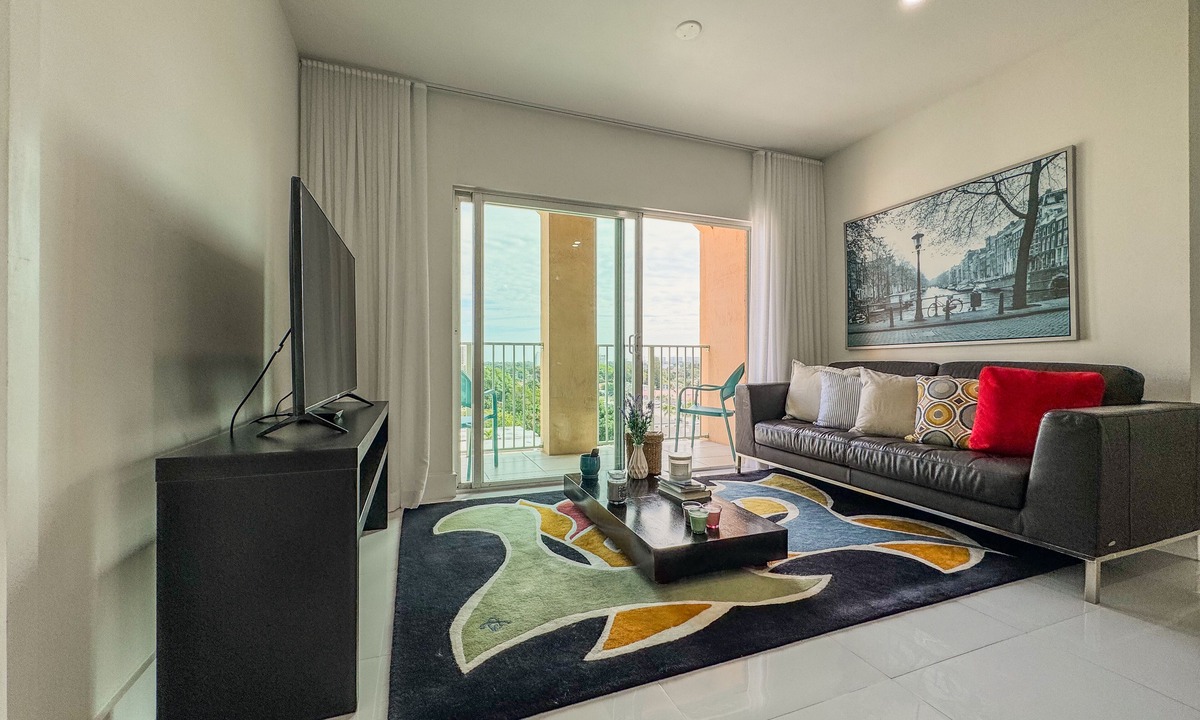 Coral Way Condo | Beautiful 2BE/2BA Renovated Apt in Coral Gables