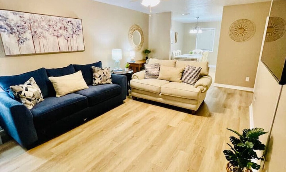 Hammond Apartment | Stylish Townhouse 5 min to downtown Hammond