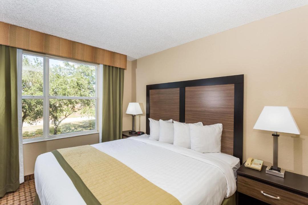 Biggar Hotel | Baymont Inn & Suites by Wyndham Fort Myers I-75