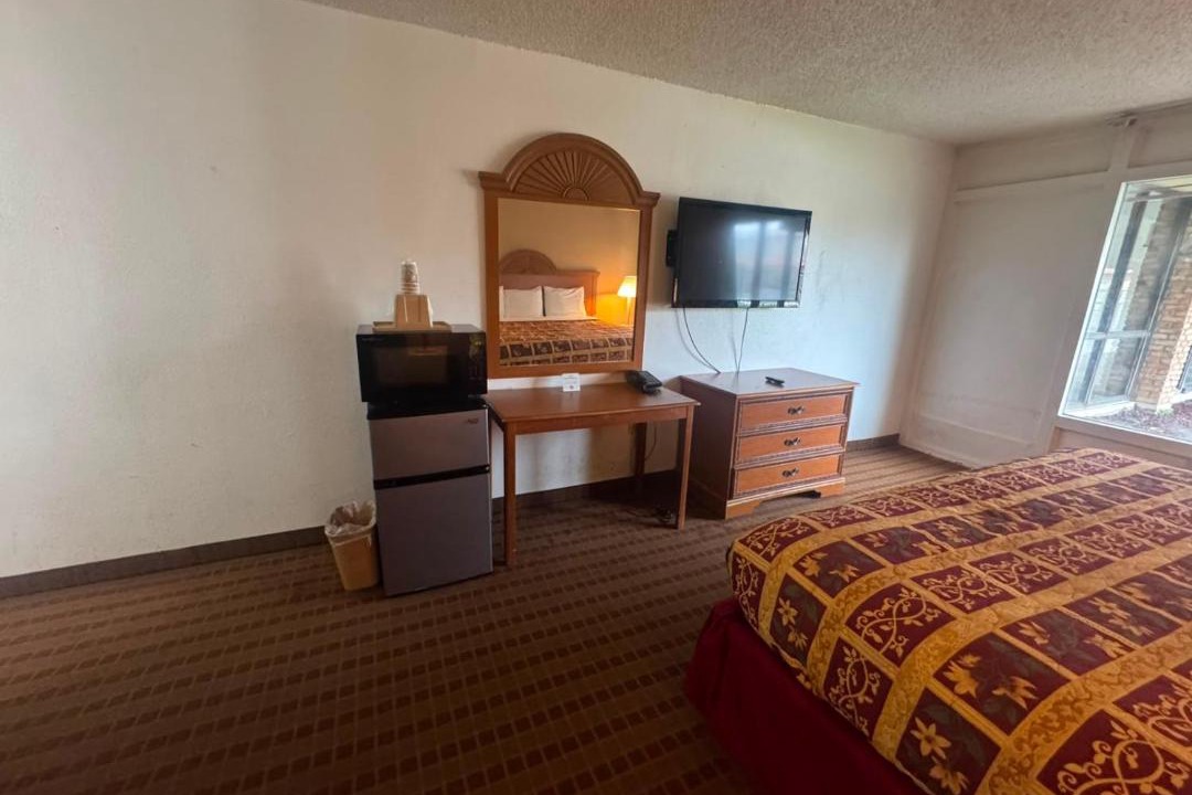 Greenville Hotel | Express Inn & Suites Greensville TX