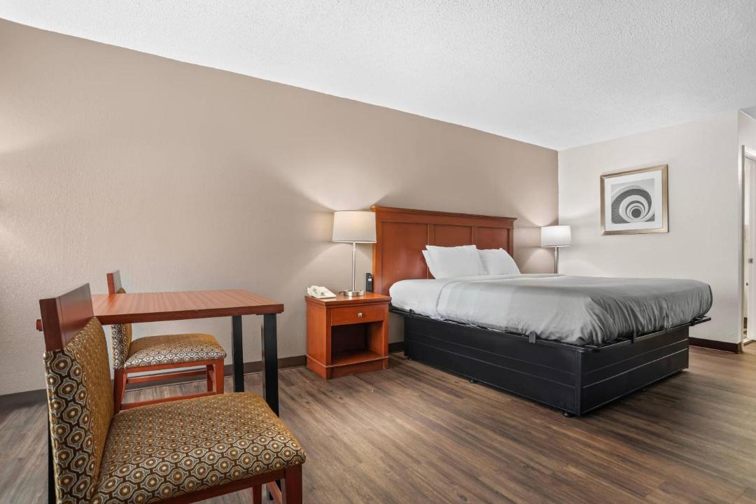 Louisville Hotel | Quality Inn Louisville MS