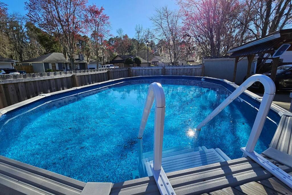 Northside House | Serene Family Retreat Jax w/Pool + Firepit.
