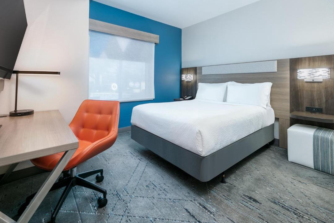 Park Central Hotel | Holiday Inn Express & Suites DALLAS PARK CENTRAL NORTHEAST by IHG