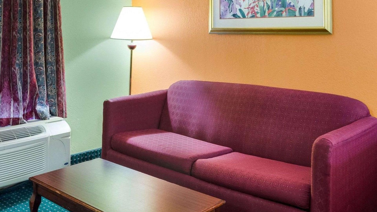 Photo of Livingroom in Canton