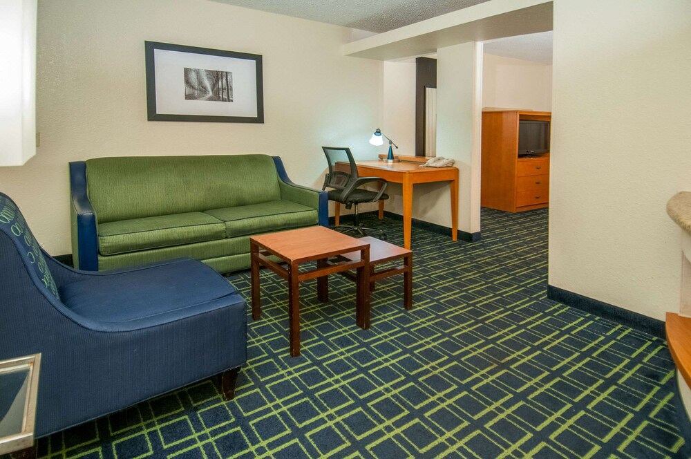Photo of Livingroom in Tougaloo