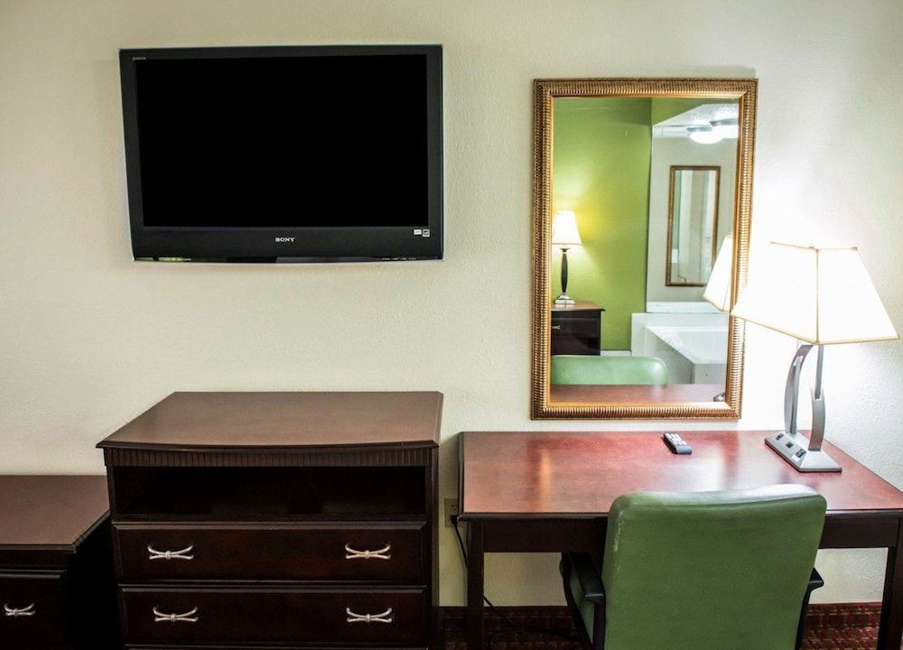 Photo of Livingroom in Chipley