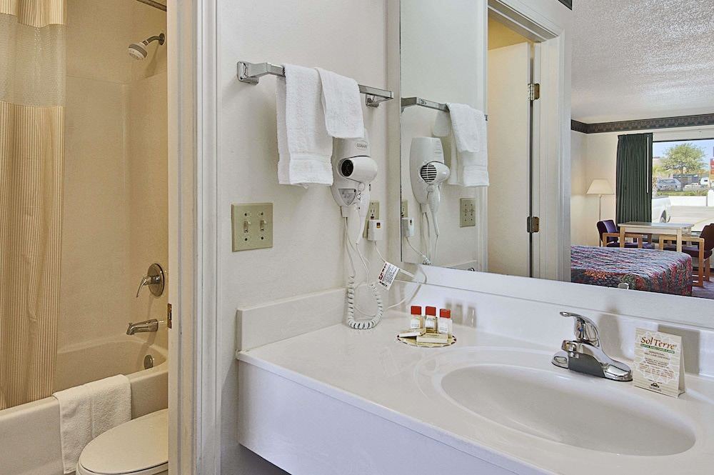 Photo of Bathroom in Chipley