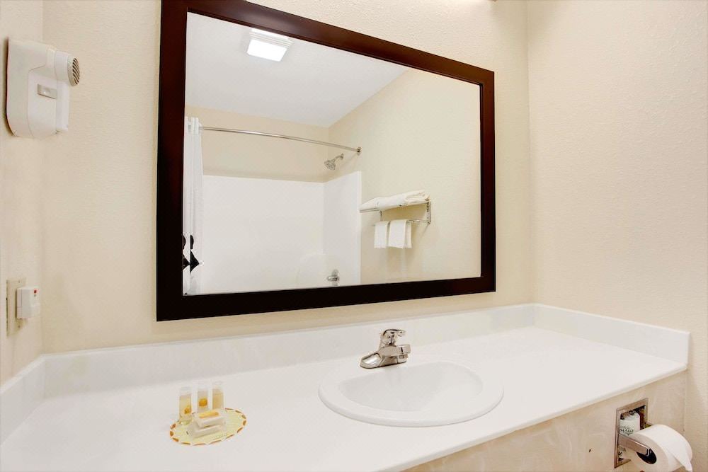 Photo of Bathroom in Tougaloo