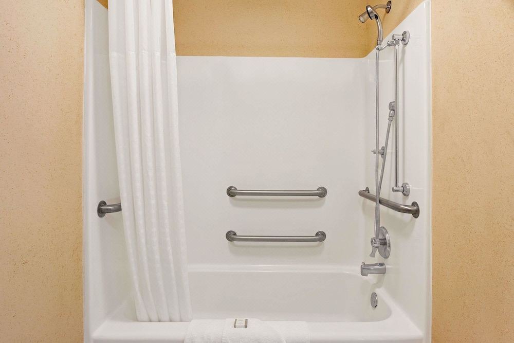 Photo of Bathroom in Pearl