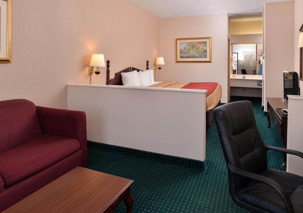 Photo of Livingroom in Canton