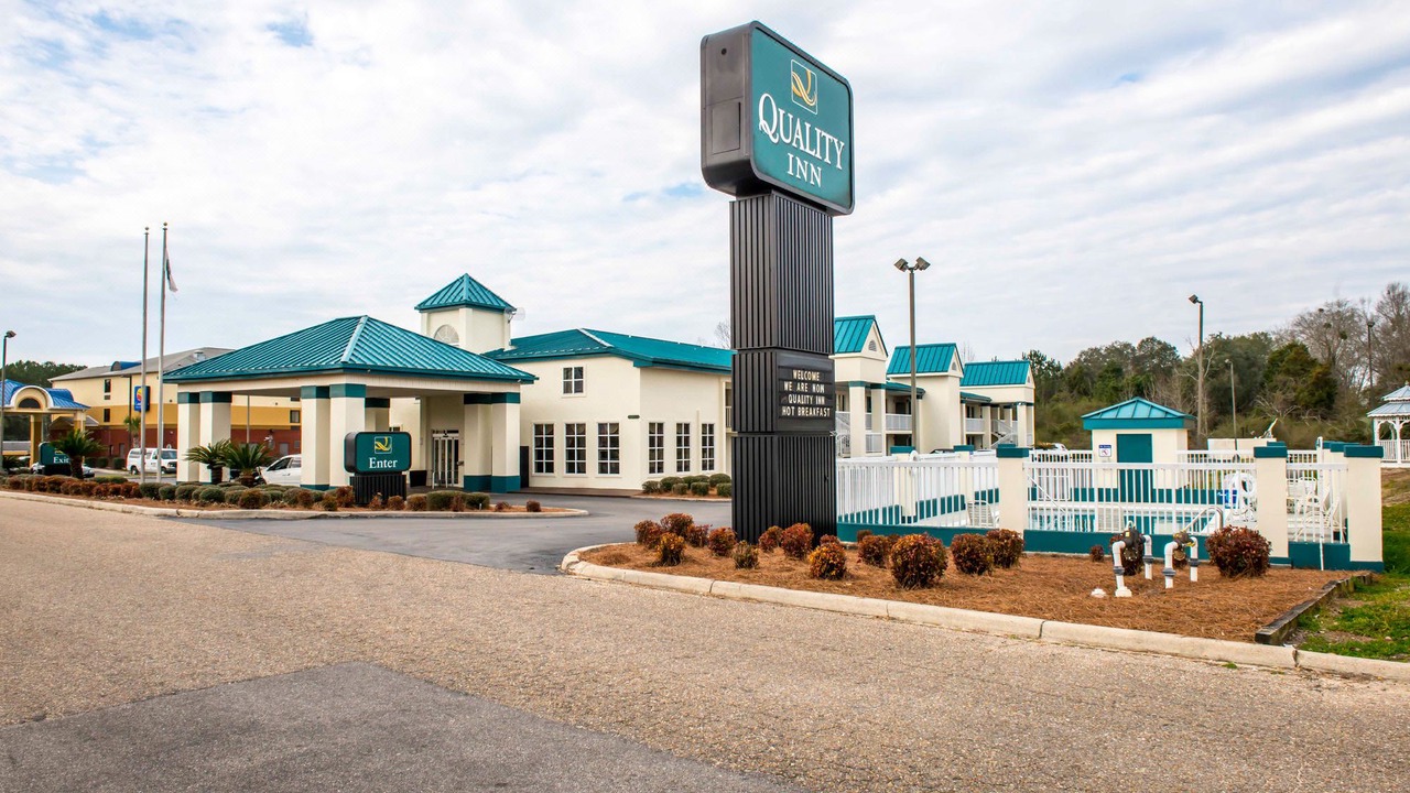 Photo of Buildings in Chipley