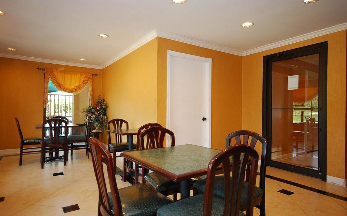 Photo of Livingroom in Denham Springs