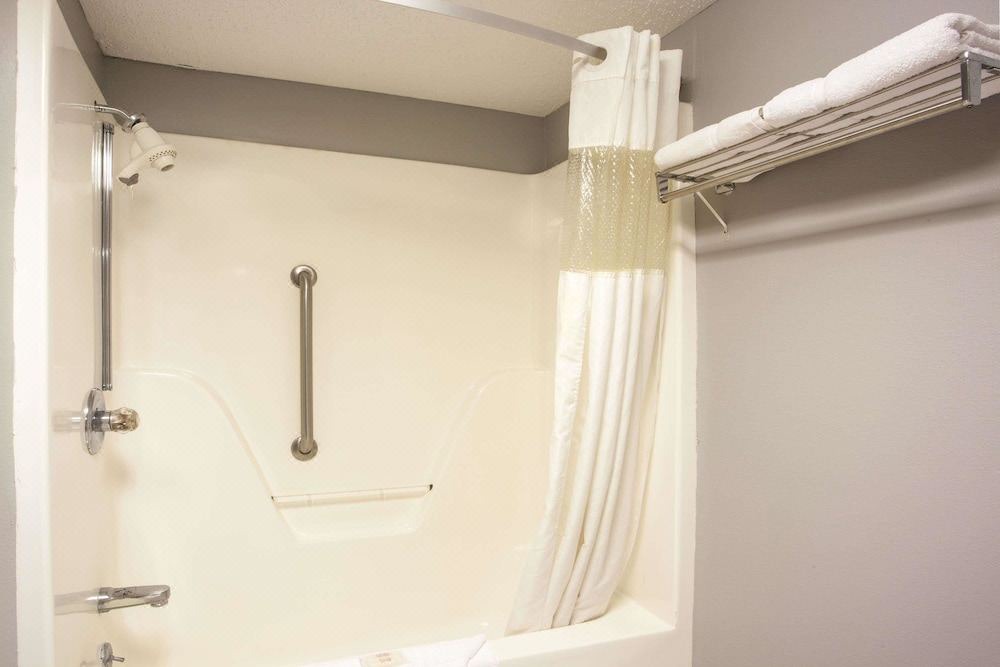 Photo of Bathroom in Pearl