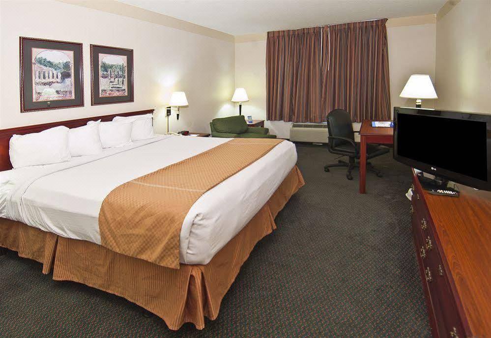 Photo of Bedroom in Tougaloo