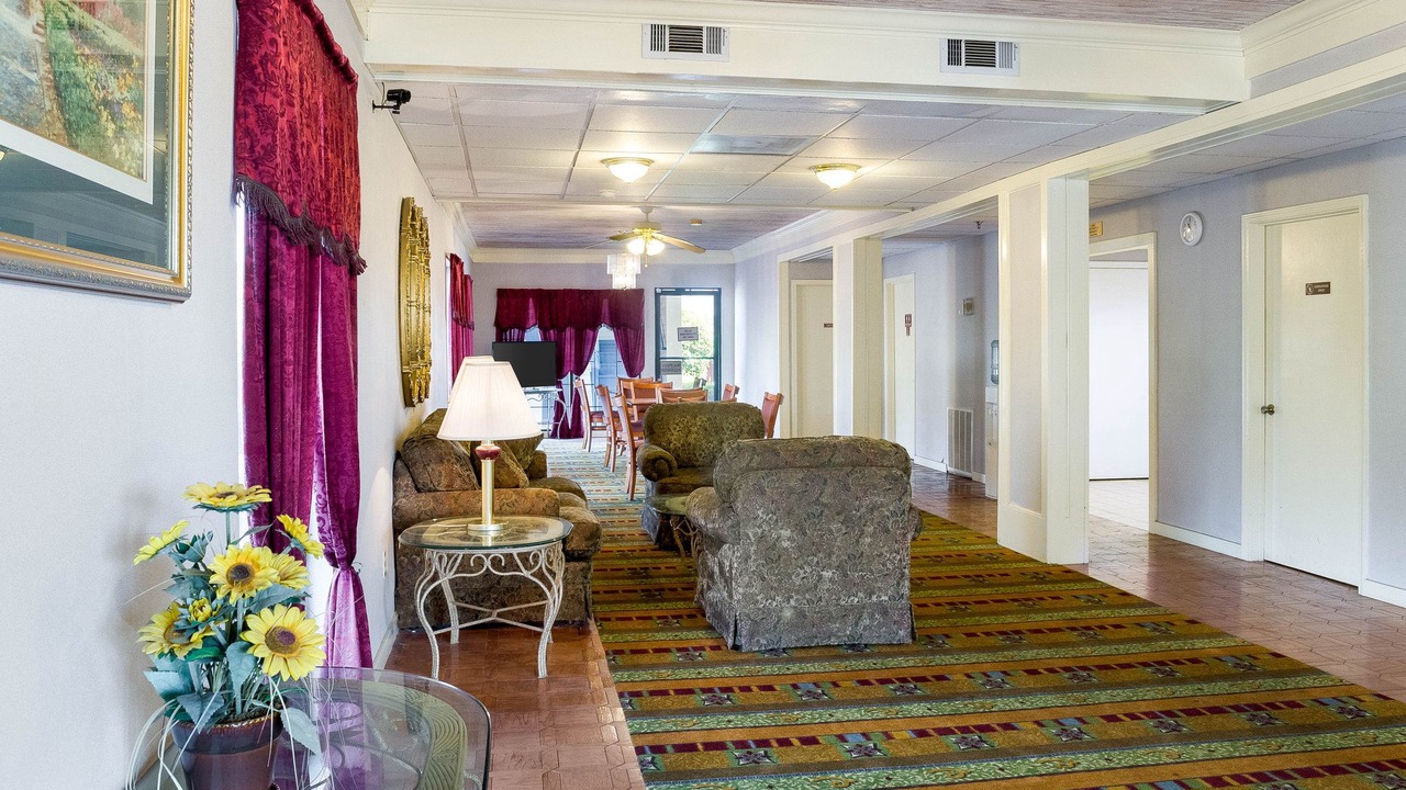 Photo of Livingroom in Canton