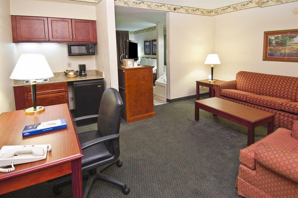 Photo of Livingroom in Tougaloo