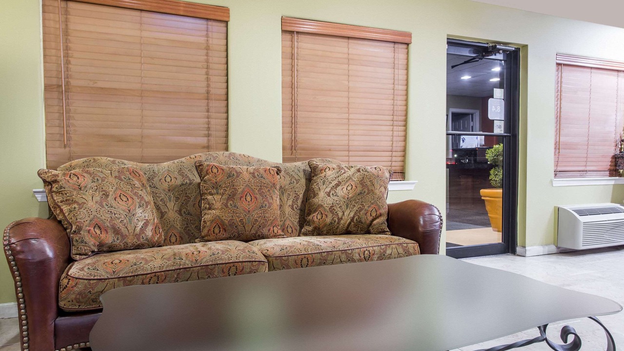 Photo of Livingroom in Orange